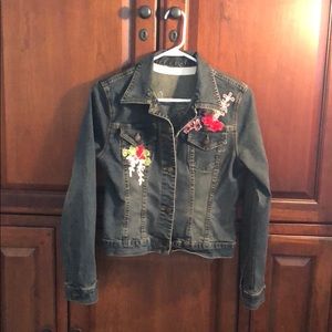 Angel Jean. Embroidered jean jacket.